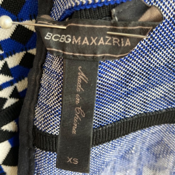 BCBG MAXAZRIA Carolina Geometric Jacquard Dress (xs) - Picture 3 of 7